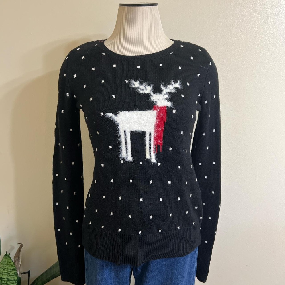 Shrinking Violet Minimalist Reindeer Christmas Sweater Red Scarf S